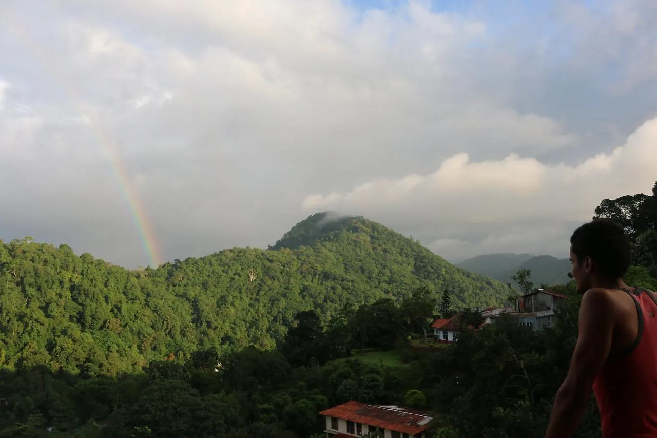 Alojamento de Turismo Selvagem Sanatha Suwaya Vila Kandy Sri Lanca